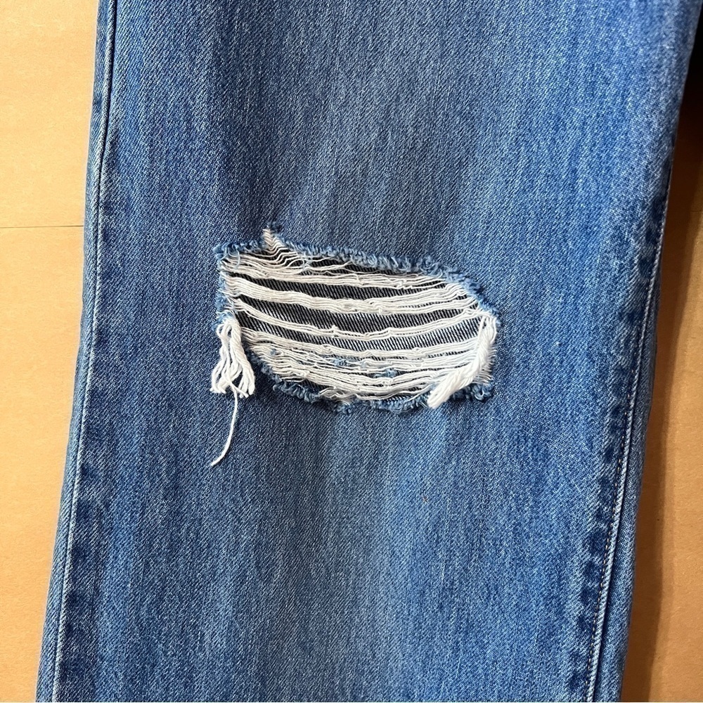 Levi's | High Waisted Straight Leg Jeans Distressed Denim Medium Wash Size 26 - Picture 5 of 13